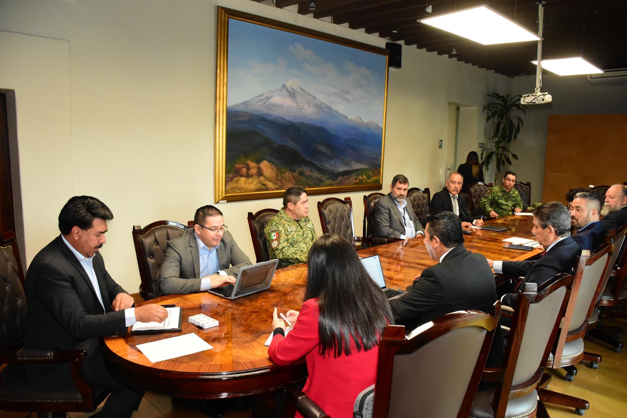 Javier Aquino encabezó mesa de seguridad en Puebla