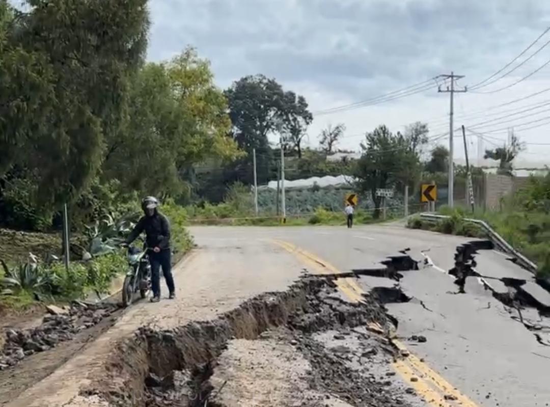 Daños a carretera afectan a floricultores de Tenancingo