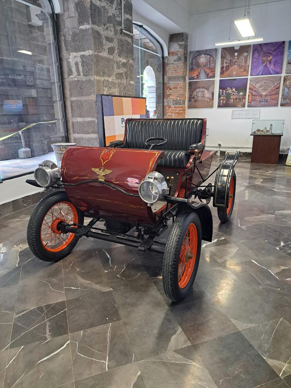 Ayuntamiento de Puebla invita a visitar una réplica de un automóvil Eagle de 1903