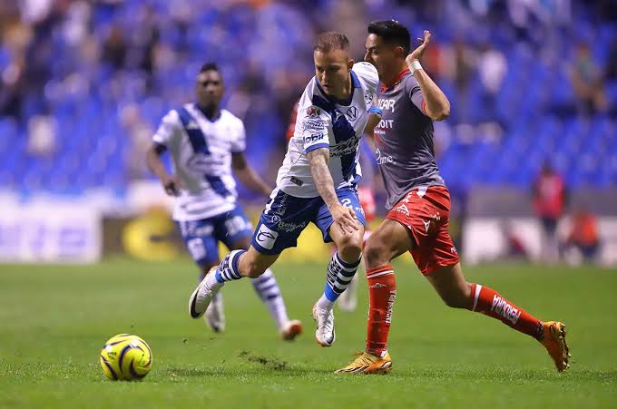 Necaxa cumple y sepulta a Puebla en el Estadio Victoria