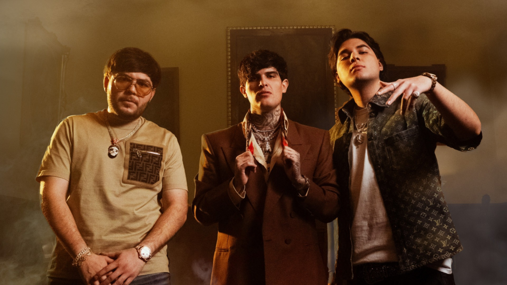 Adriel Favela estrena “lunetas” un explosivo corrido a lado de Tito Double P y Juanchito