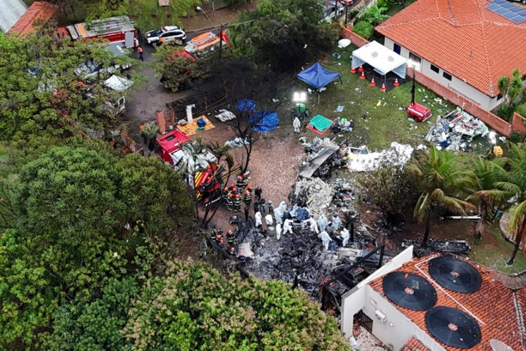 Caja negra muestra que avión brasileño se estrelló un minuto después de que pilotos detectaron problemas: medios