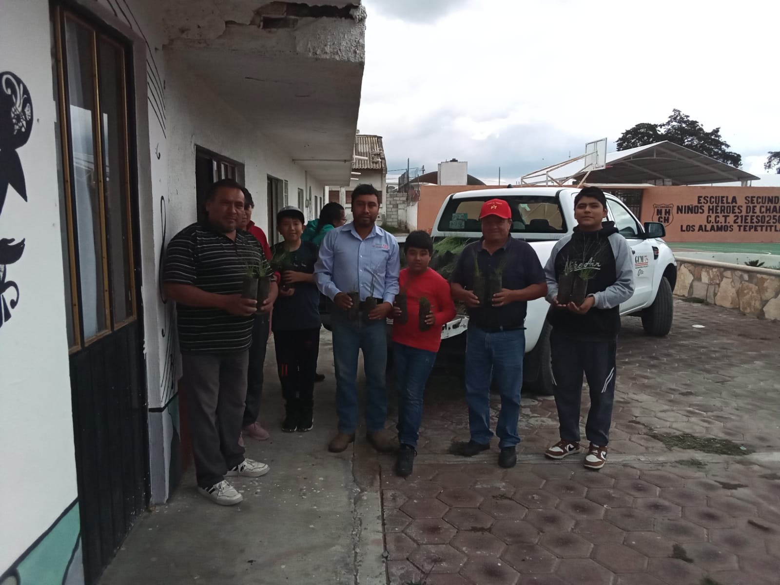 Granjas Carroll dona árboles en Perote, Tlachichuca y Tepeyahualco