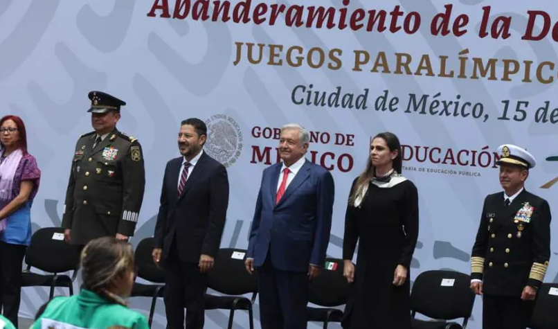 AMLO y Ana Guevara encabezaron el abanderamiento de la delegación paralímpica