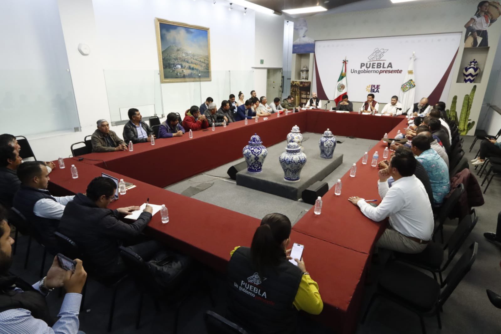 Javier Aquino encabeza reunión con ejidatarios de Tlahuapan y otras partes del país para liberar la autopista México-Puebla