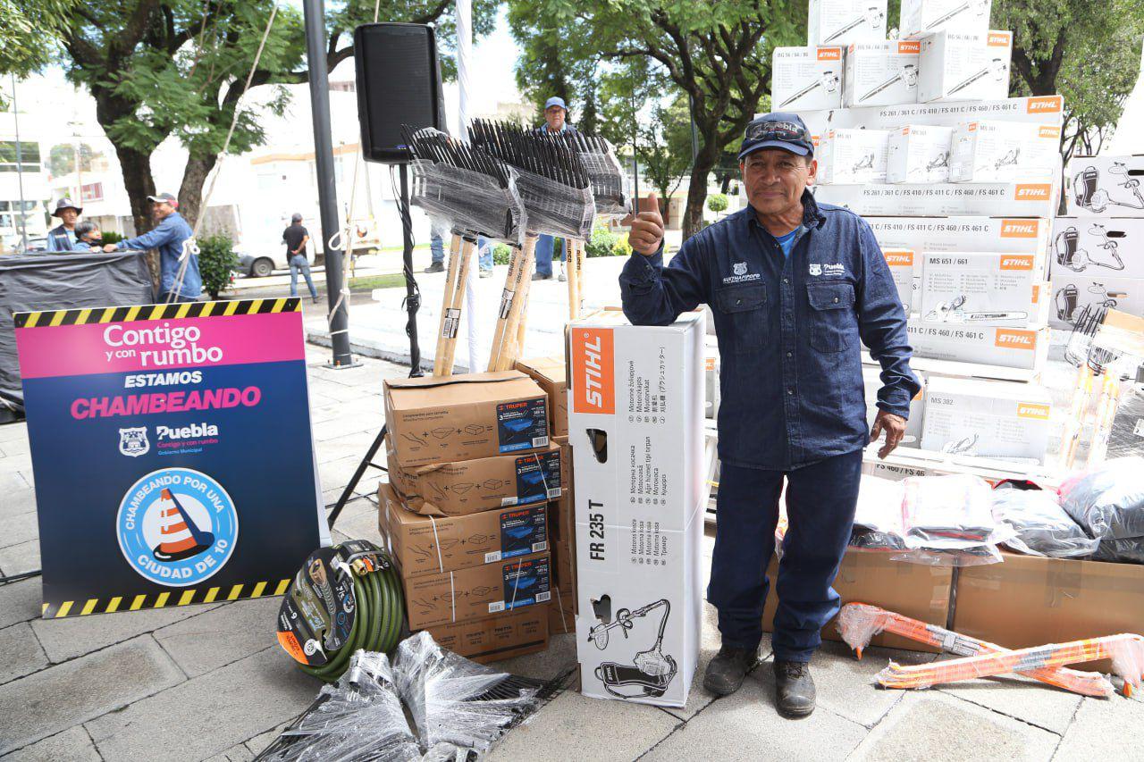 Entregan material a personal de Servicios Públicos de Puebla capital