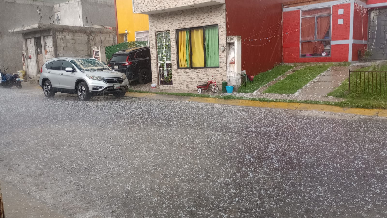 Video: Lluvia con granizo en algunas juntas auxiliares de la capital poblana