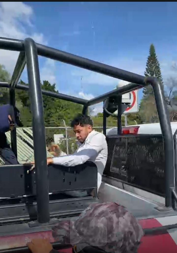 Clientes defraudados destrozaron autos en lote de Tehuacán