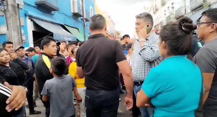 Video: Tensión entre policías municipales y ambulantes en el Centro Histórico