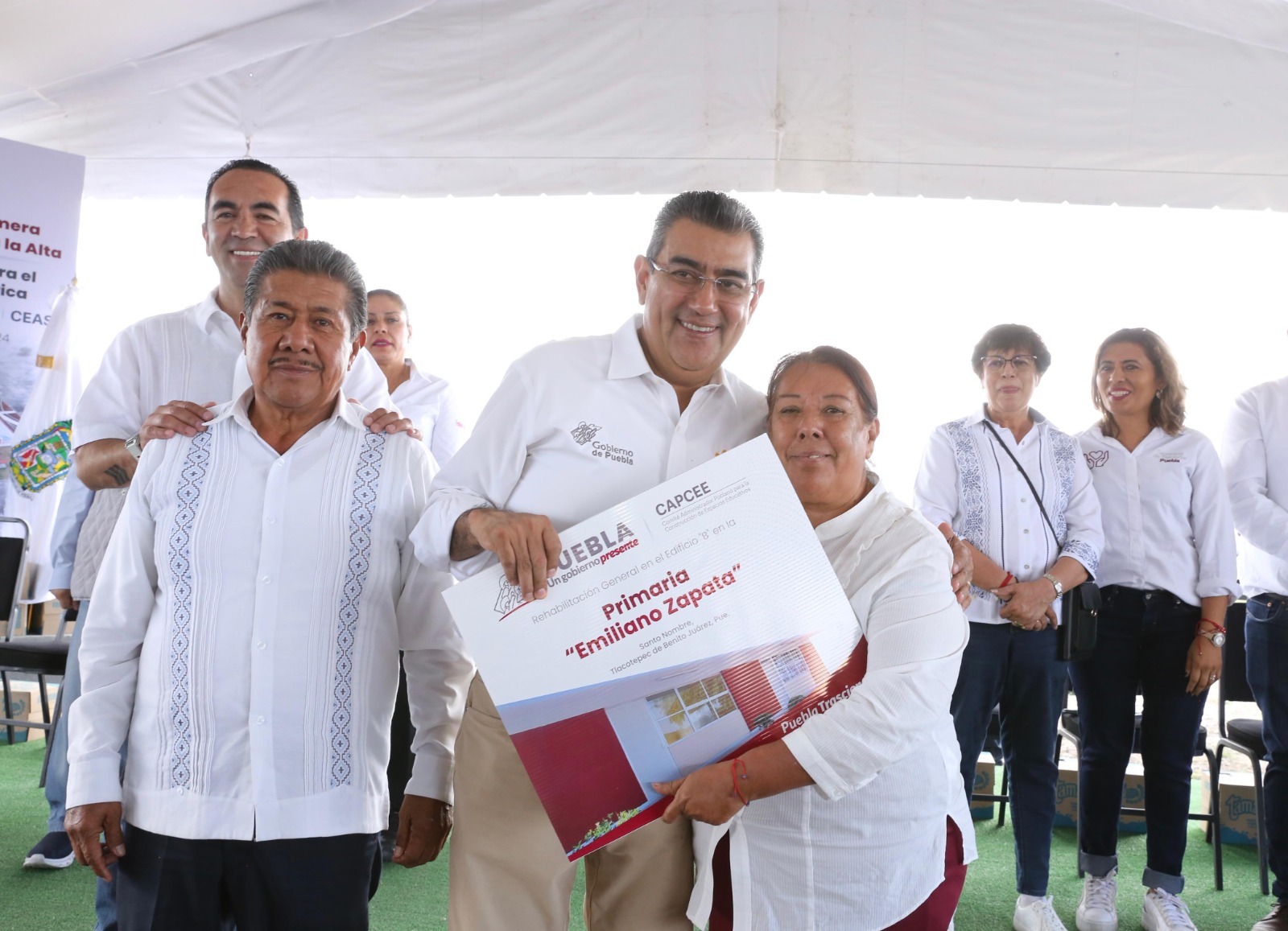 Sergio Salomón puso en marcha unidad deportiva en Tlacotepec de Juárez