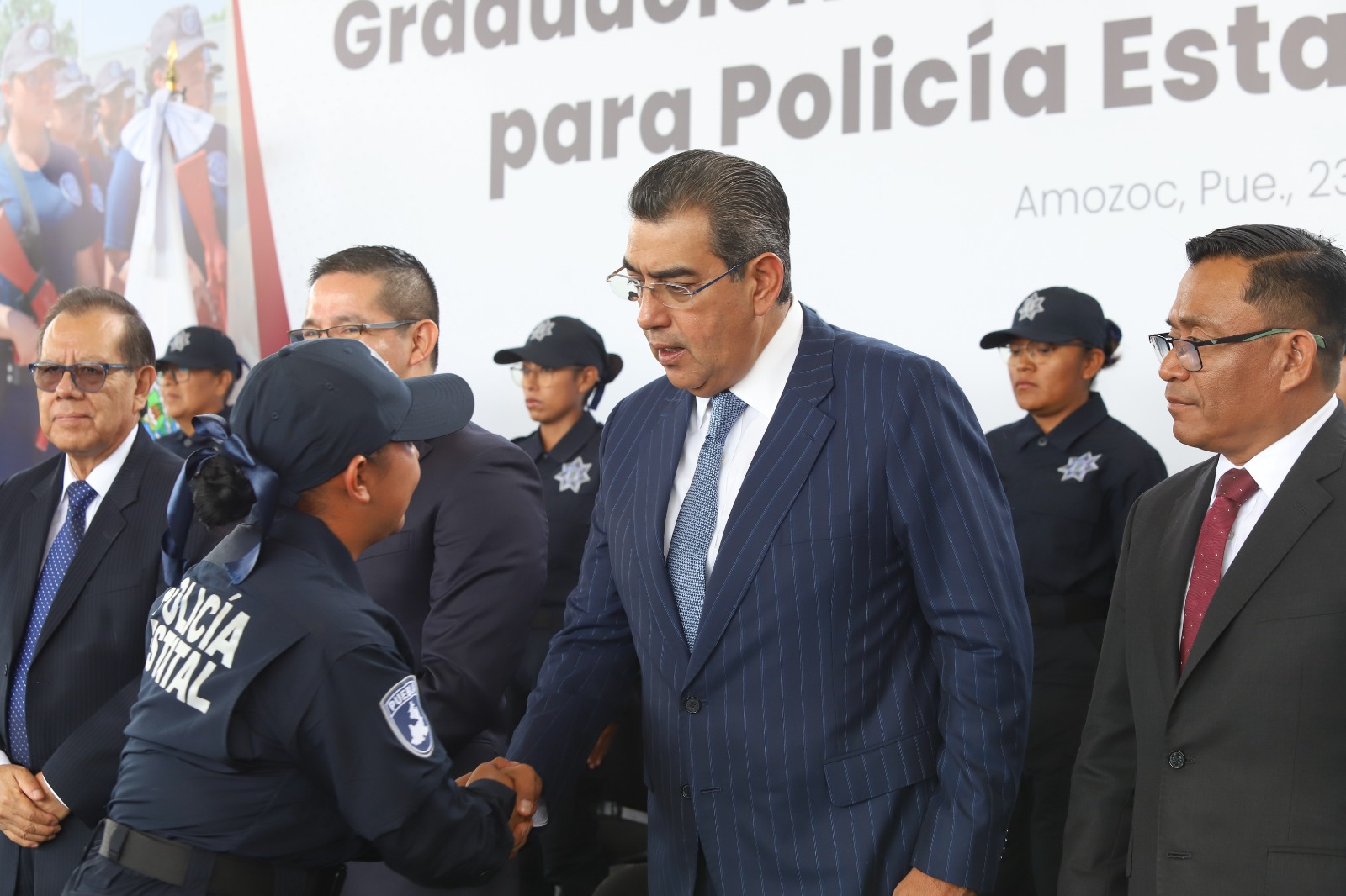 Garantizar paz social, pide Sergio Salomón a policías recién graduados