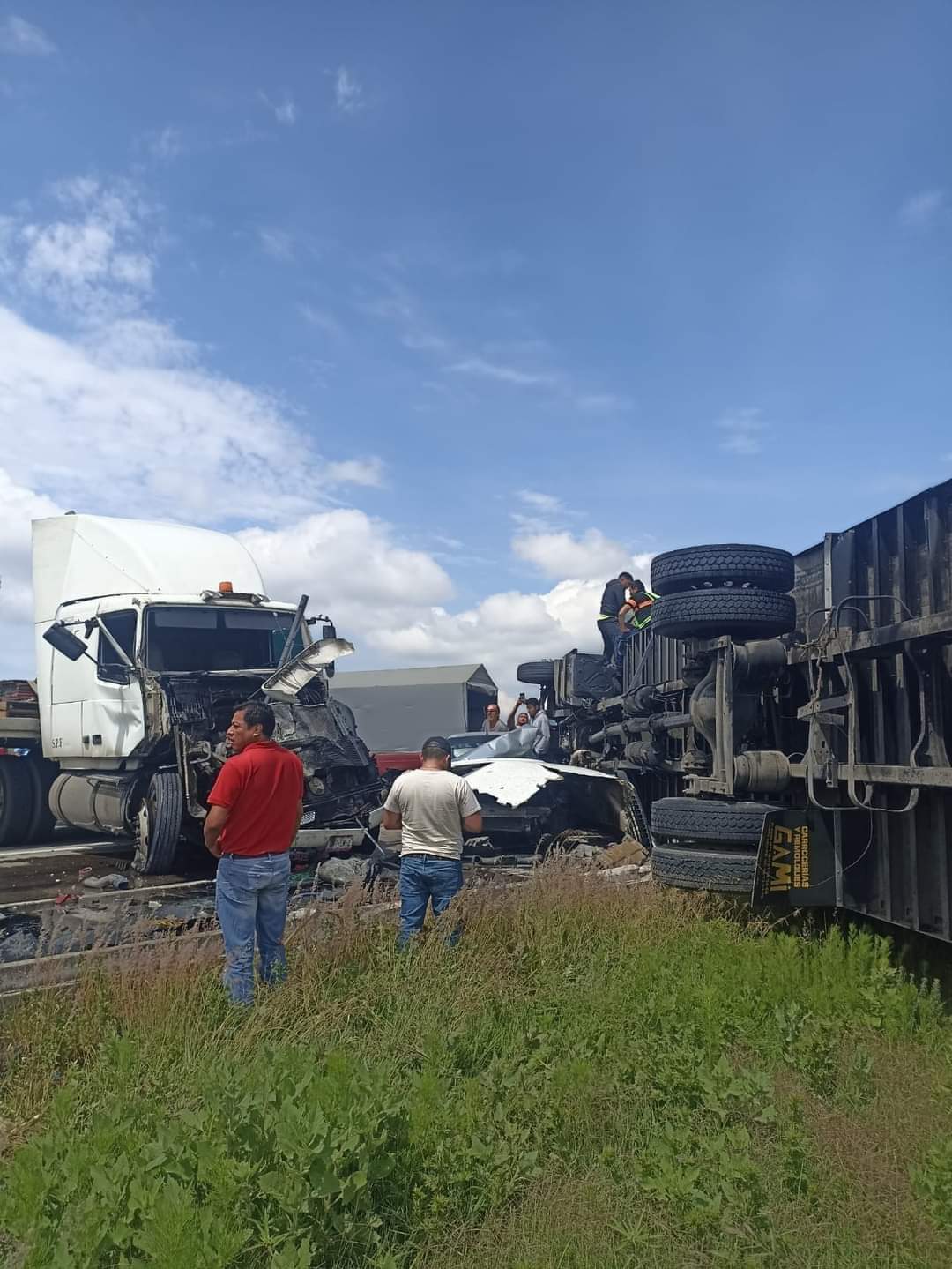 Sin heridos, camionazo en la México Puebla