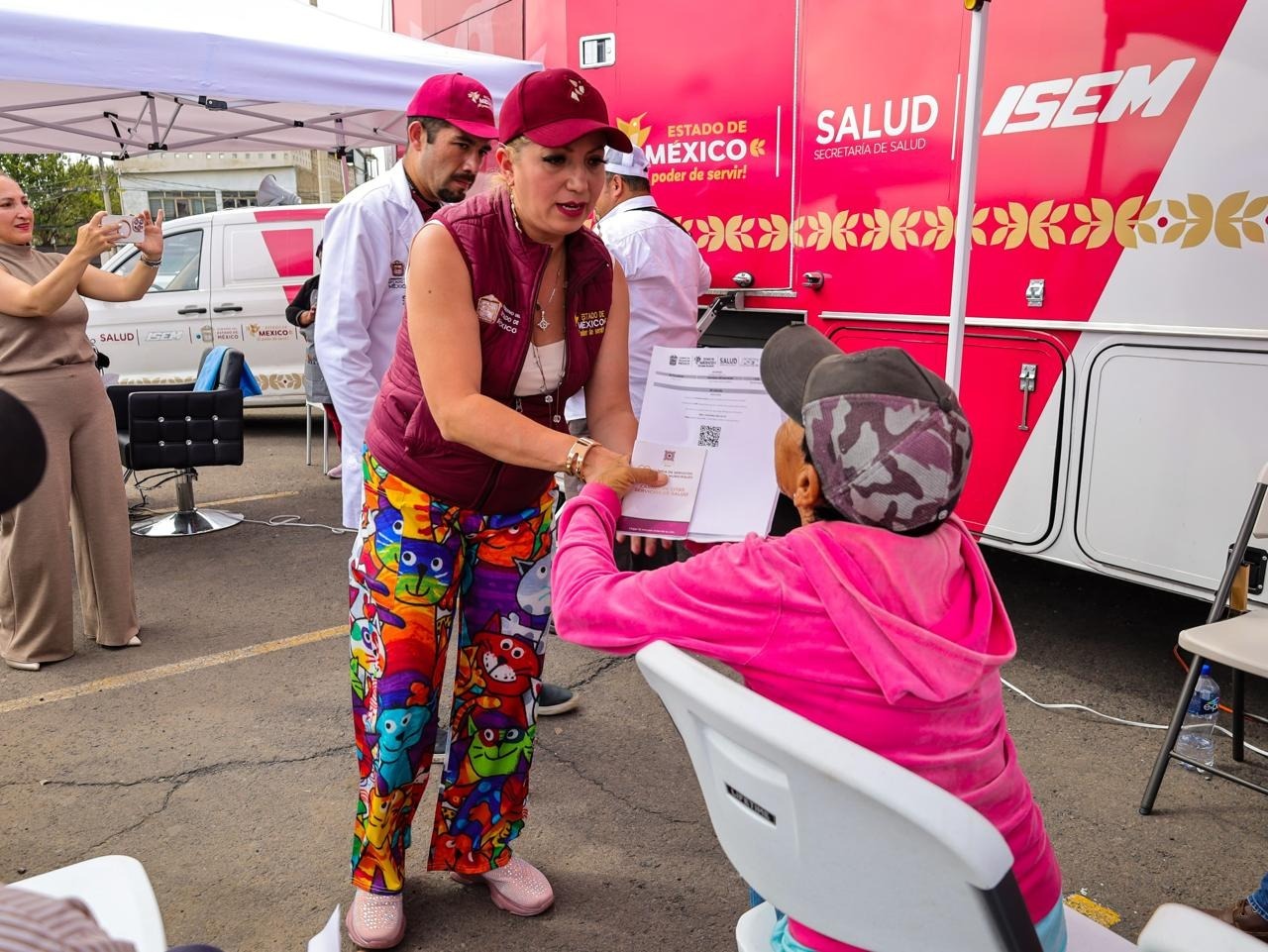 Apoya Caravana de la Salud con distintos servicios a población afectada en Chalco