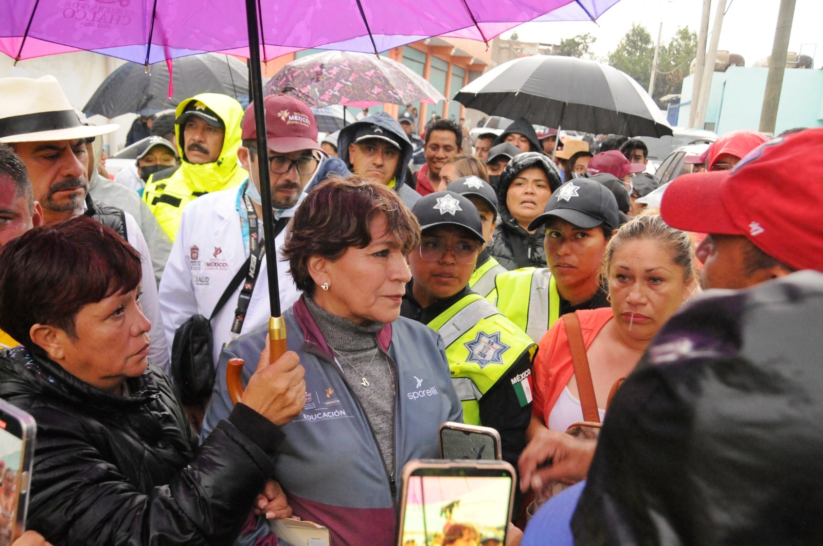 Instruye gobernadora atención permanente a los afectados por lluvias en Chalco