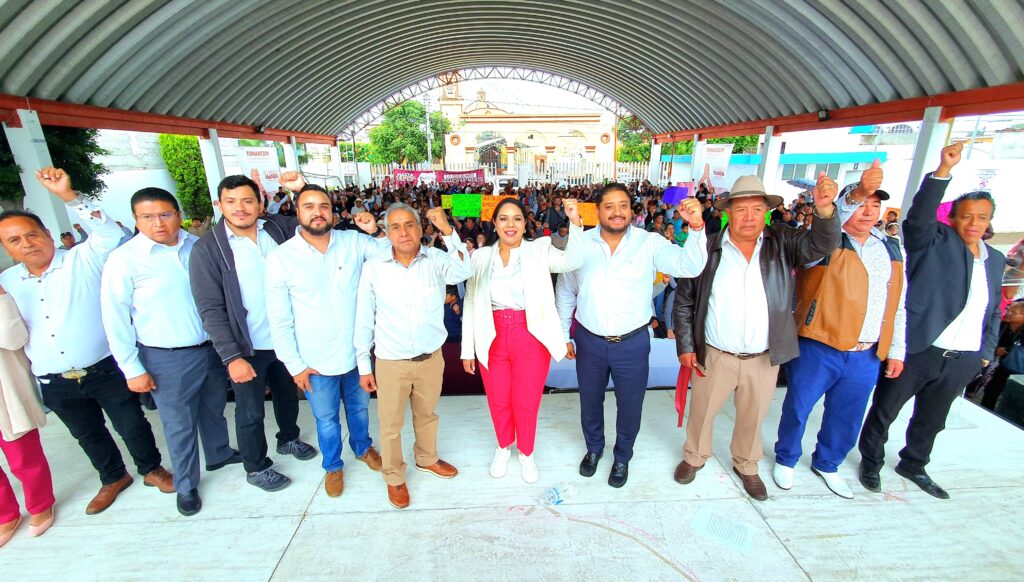 Arranca Tonantzin Fernández los foros “El Pueblo Manda”, en compañía de más de mil cholultecas
