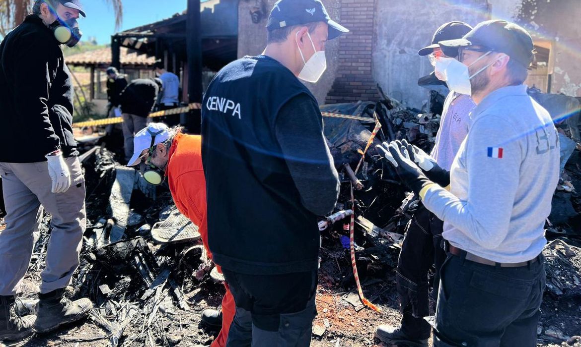 Equipo francés ayuda a retirar avión que se estrelló en São Paulo