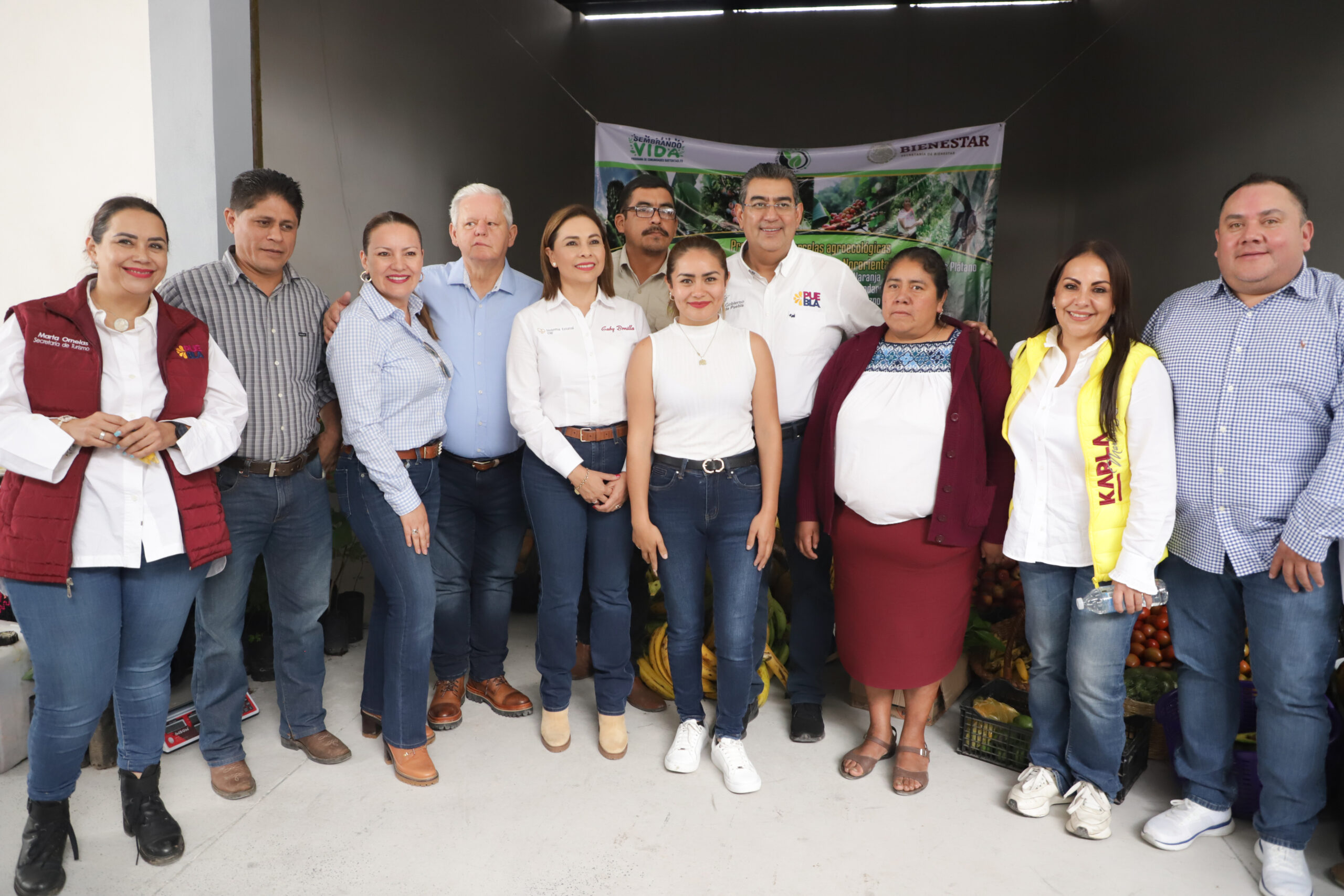 Desde Teziutlán: Sergio Salomón y Carlos Peredo entregan la Central de Abasto