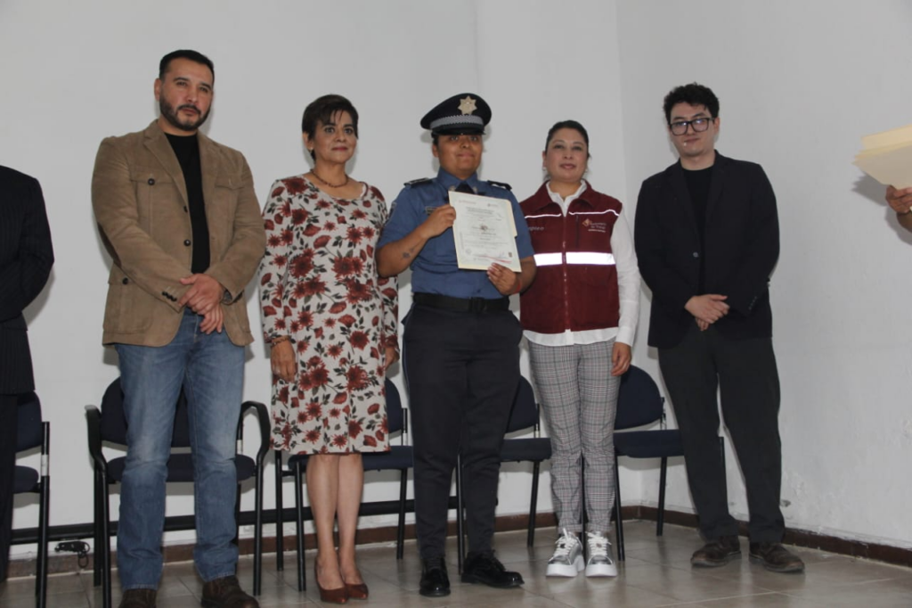 Capacitan a elementos de la Policía Estatal Turística en el idioma inglés