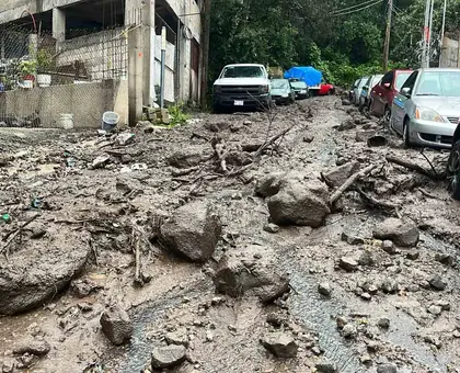 ¡Temor en Cuajimalpa, CDMX! Siguen deslaves de tierra tras intensas lluvias