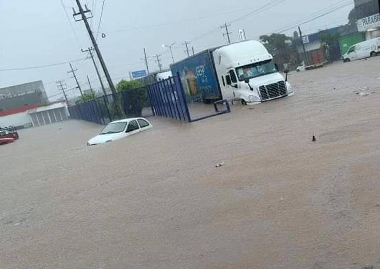 Se ahoga Acapulco; suman tres días continuos de lluvia