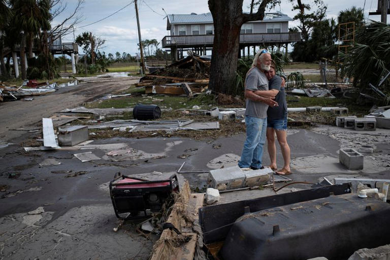 El huracán Helene deja al menos 89 muertos en EEUU; arrasa con casas y recuerdos