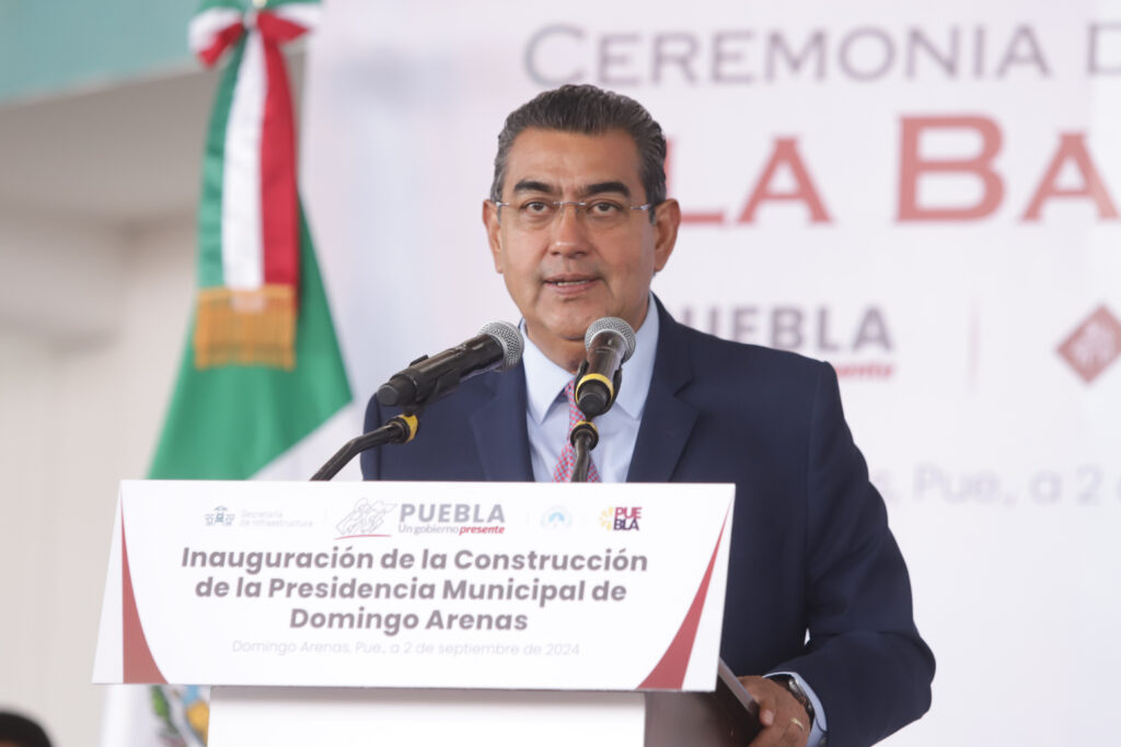 Sergio Salomón encabeza construcción de la presidencia municipal de Domingo Arenas