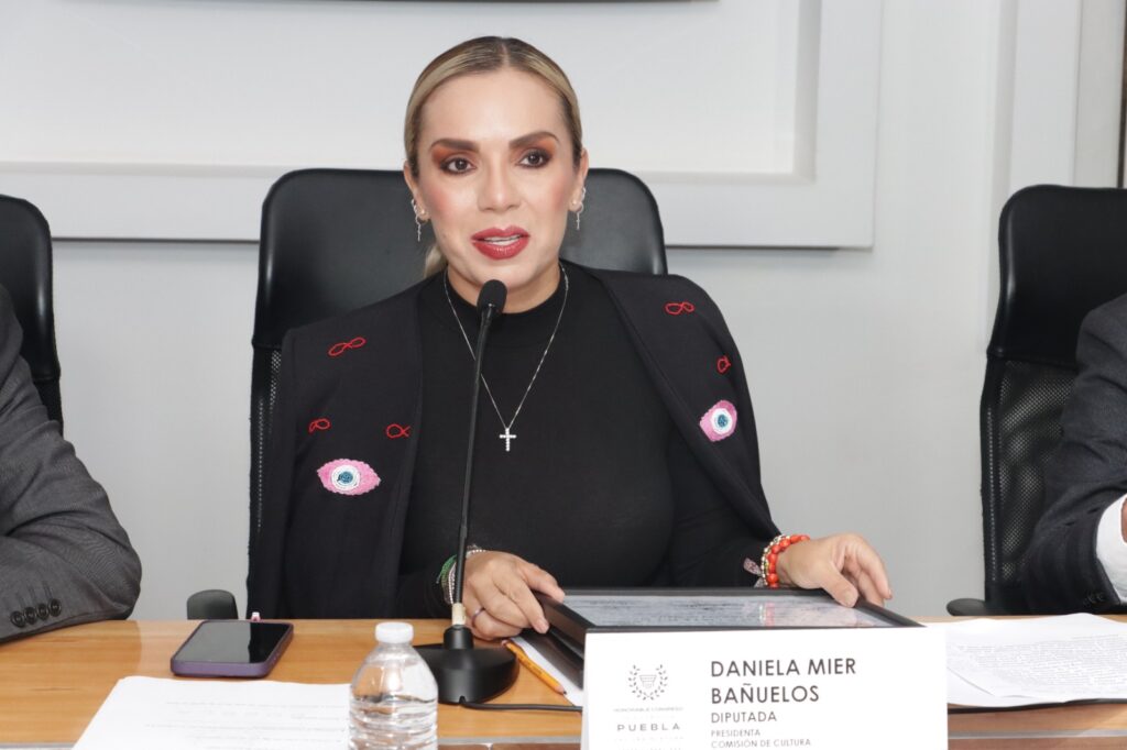 Reconocen a destacadas artesanas poblanas en sesión especial de la Comisión de Cultura del Congreso