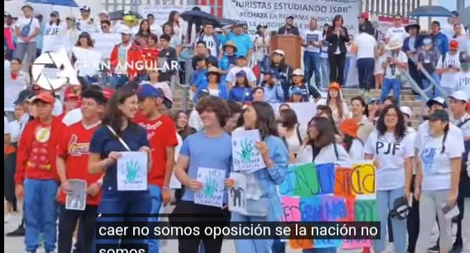 Video desde Puebla: Estudiantes universitarios externan apoyo a trabajadores del Poder Judicial Federal