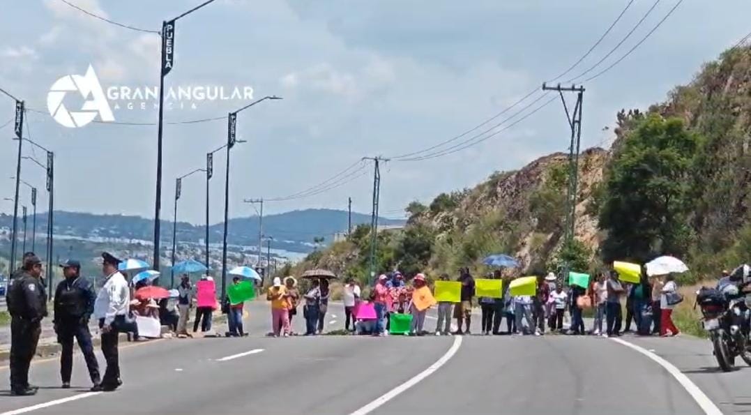 Video: Cierran periférico ecológico a la altura de la Guadalupana con sentido a Flor del Bosque