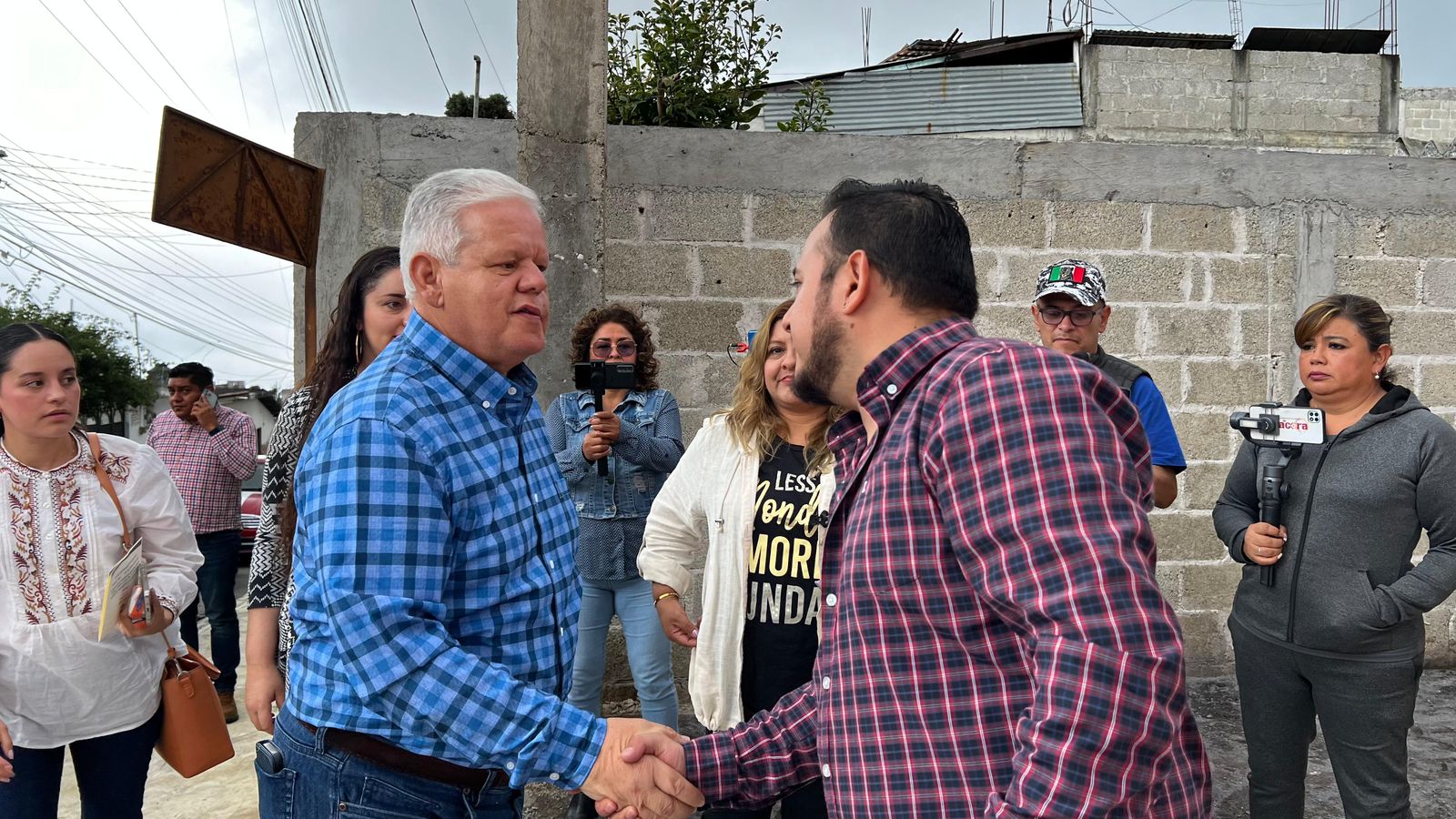 En Teziutlán, el presidente Carlos Peredo inaugura pavimentación de dos calles en el barrio de Xoloco   