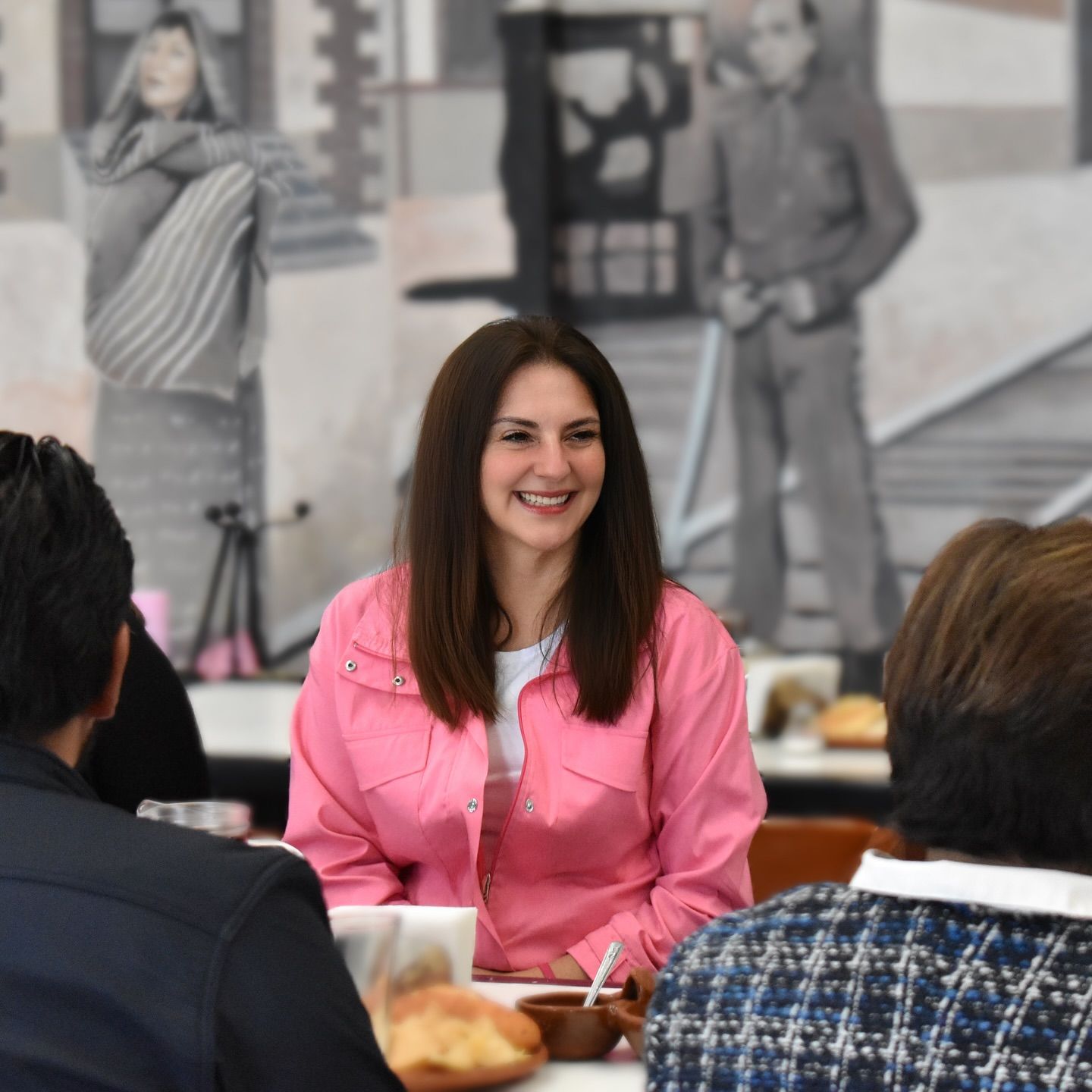 Fomentar la participación de más mujeres en política y en puestos clave, propone Maiella Gómez