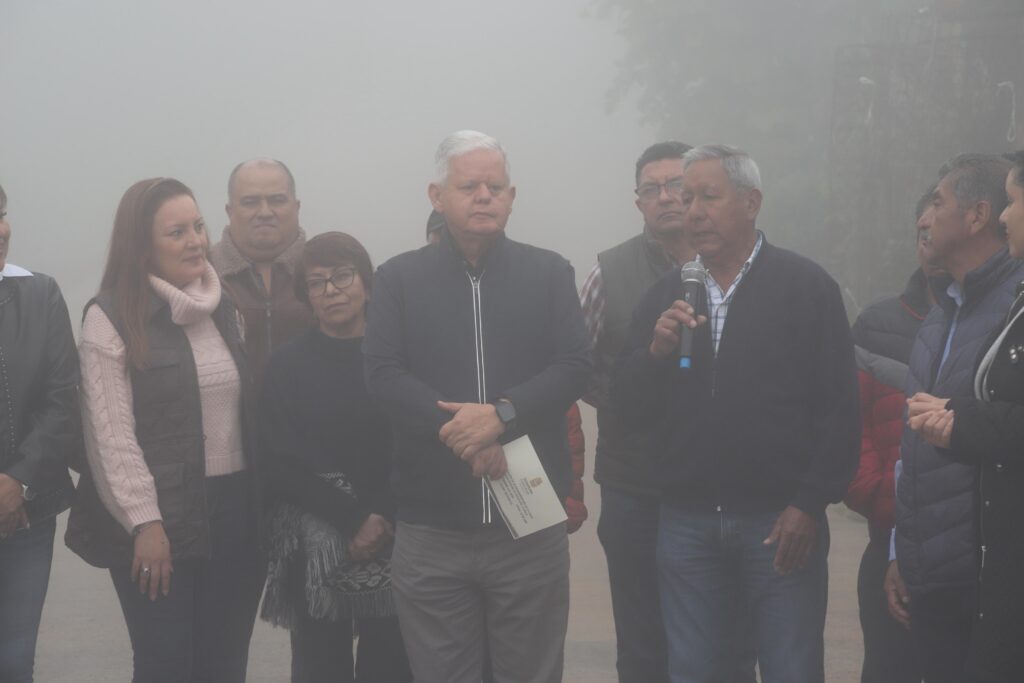 Carlos Peredo inaugura pavimentaciones de calles en la sección 23 y auditorio del Conalep