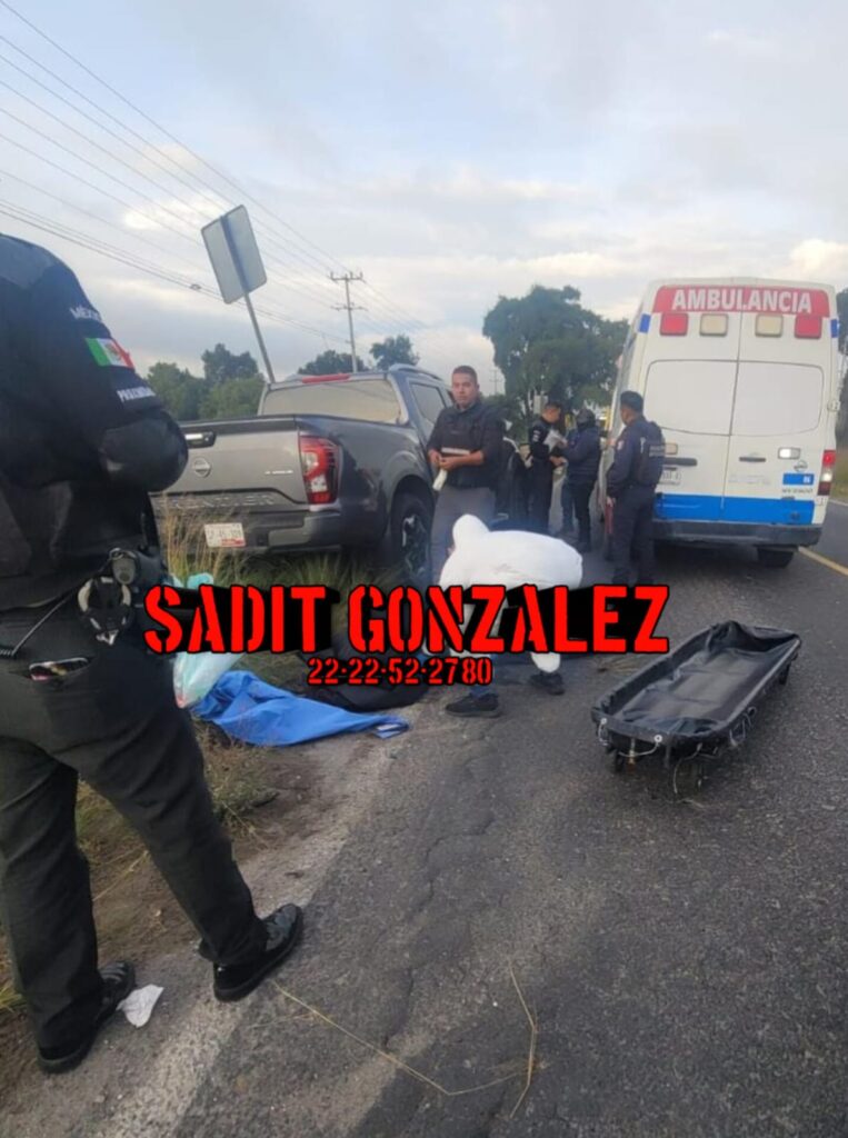 Muere pareja en moto impactada por camioneta en Tepatlaxco