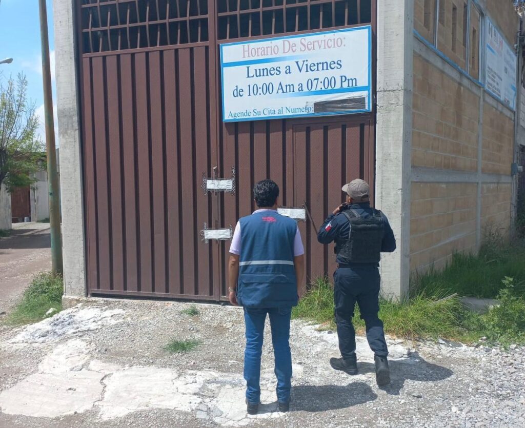 Clausuran dos talleres en Puebla capital