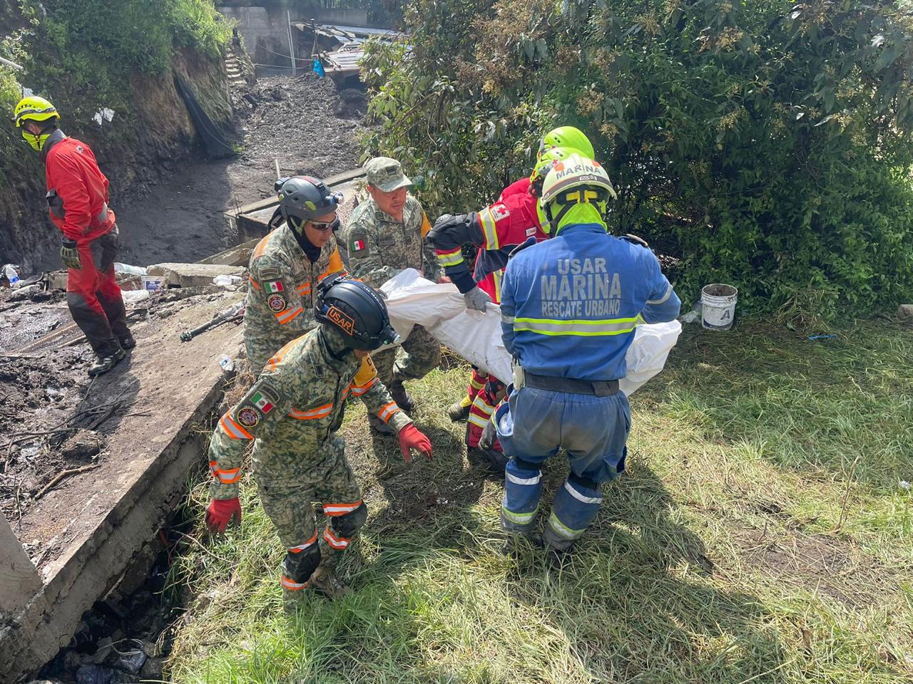 Continúan labores de rescate por derrumbe del cerro en Jilotzingo