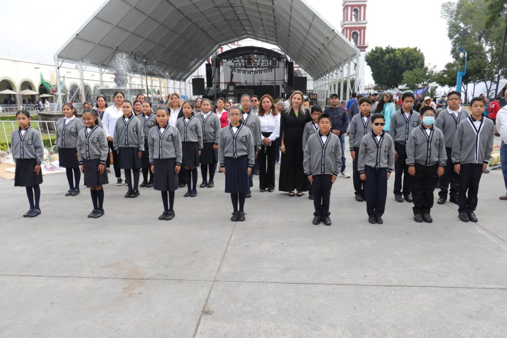 Civilidad y respeto a la ley, pidió Paola Angon en San Pedro Cholula durante la ceremonia de Independencia de México