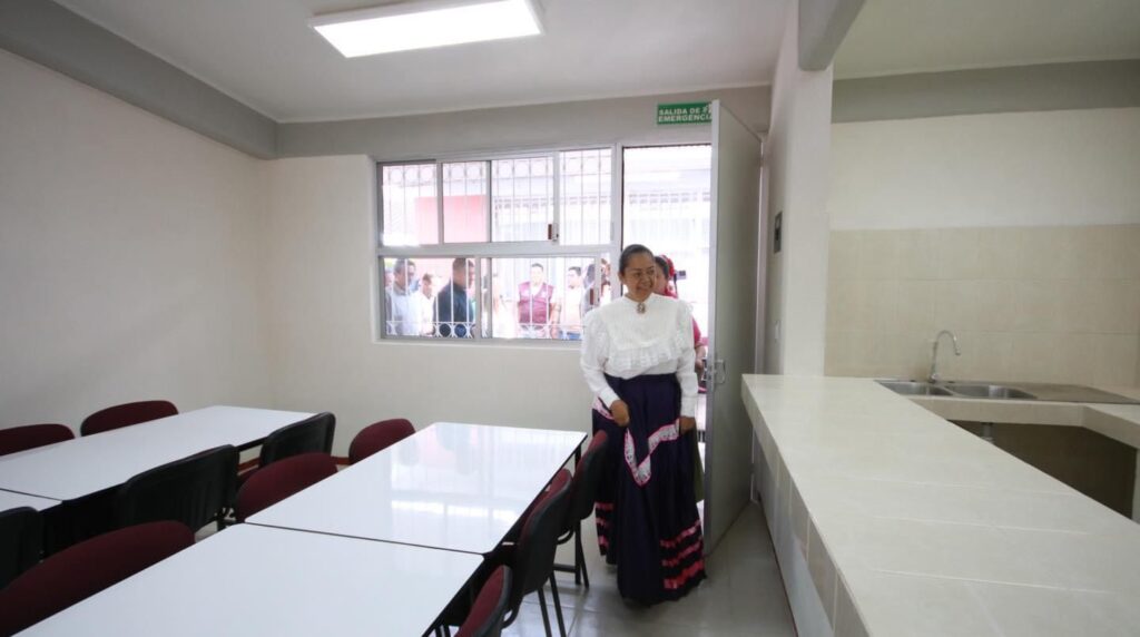 Desde Atlixco: Ariadna Ayala entregó comedor en la primaria Morelos