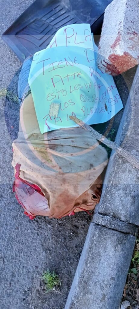 Decapitado y con narcomensaje en Quecholac