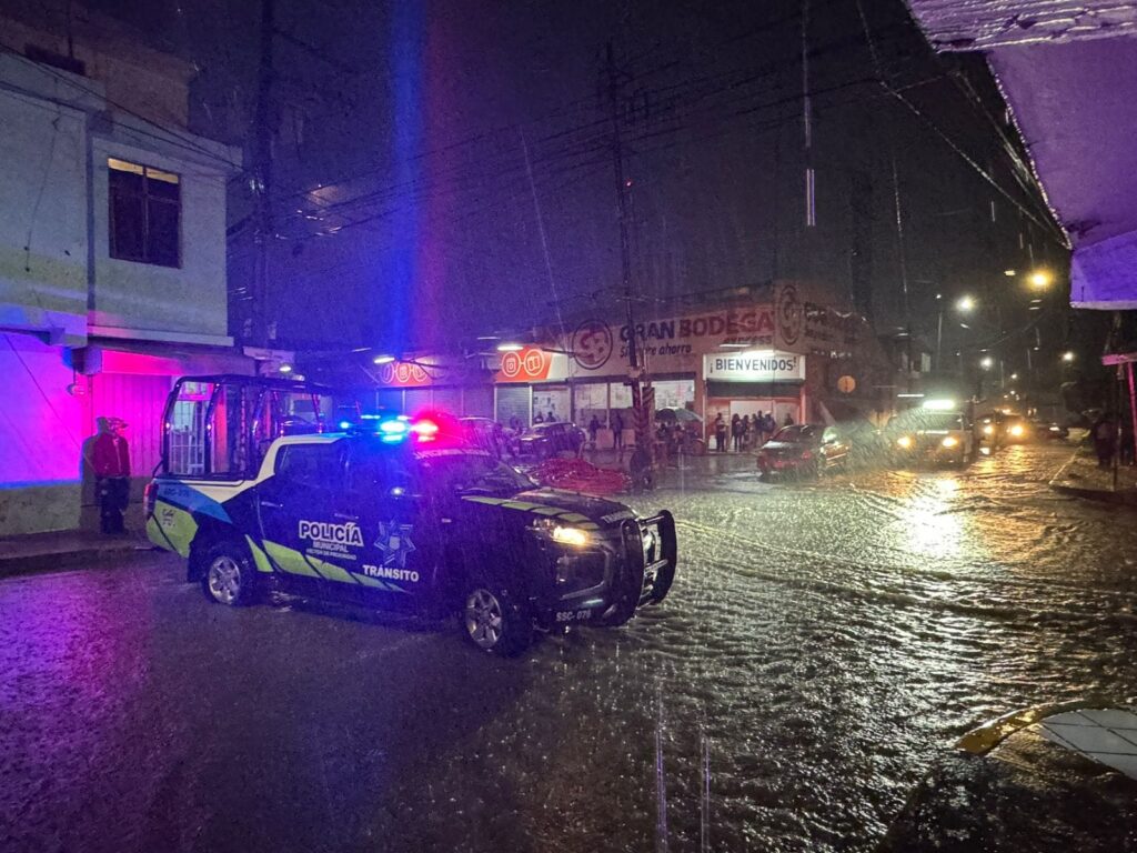 Video: Fuerte lluvia deja varias calles inundadas y cierre de vialidades en Puebla capital