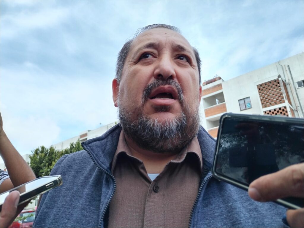 Vélez Tirado volvió a aventarle al nuevo ayuntamiento la “pelotita” de construir casas para damnificados por explosiones en Xochimehuacan