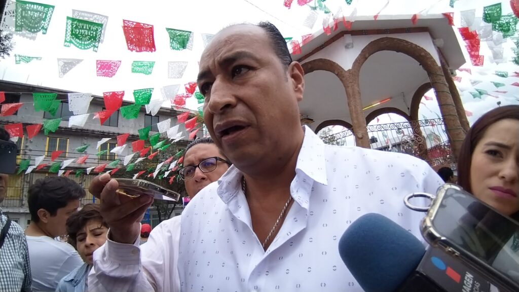 Funcionario municipal admite que solamente en “vialidades primarias” tapan baches