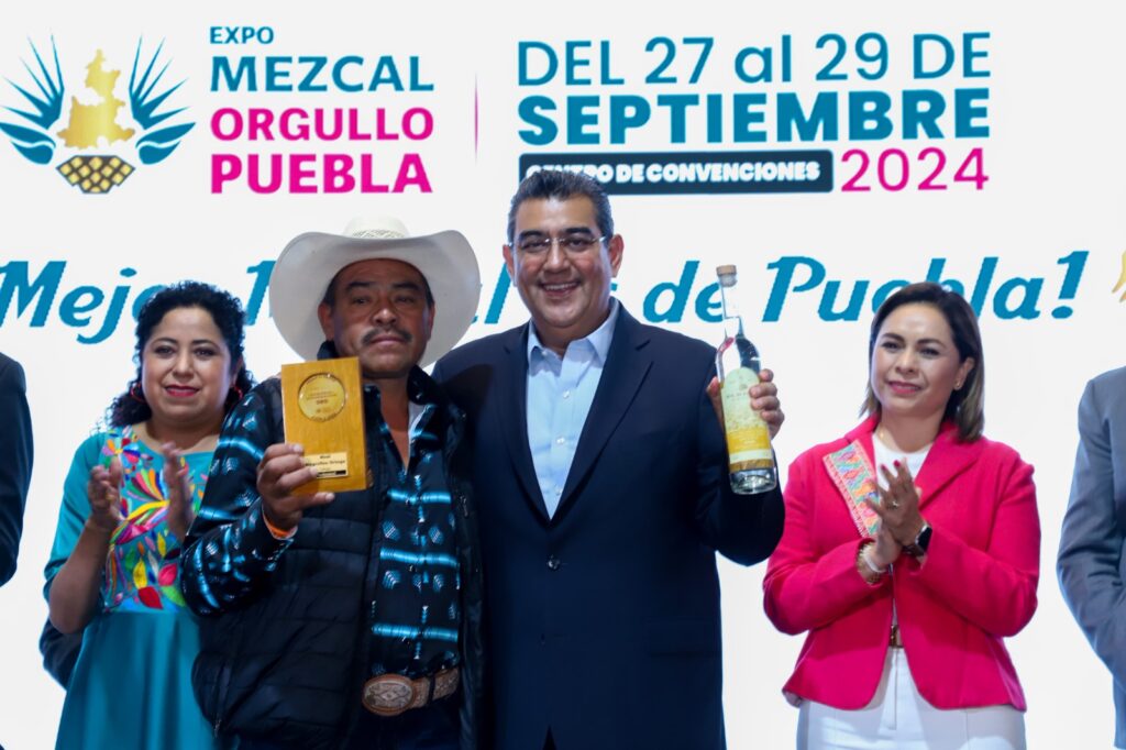 “Expo Mezcal” posiciona a Puebla en el mundo: Sergio Salomón