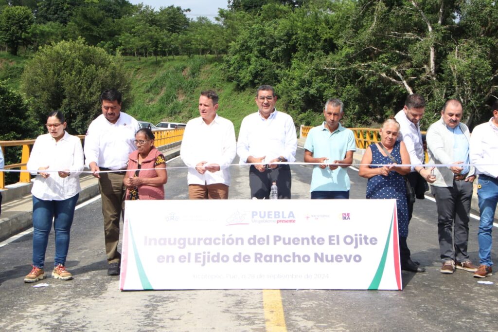 Sergio Salomón entregó obras en Xicotepec