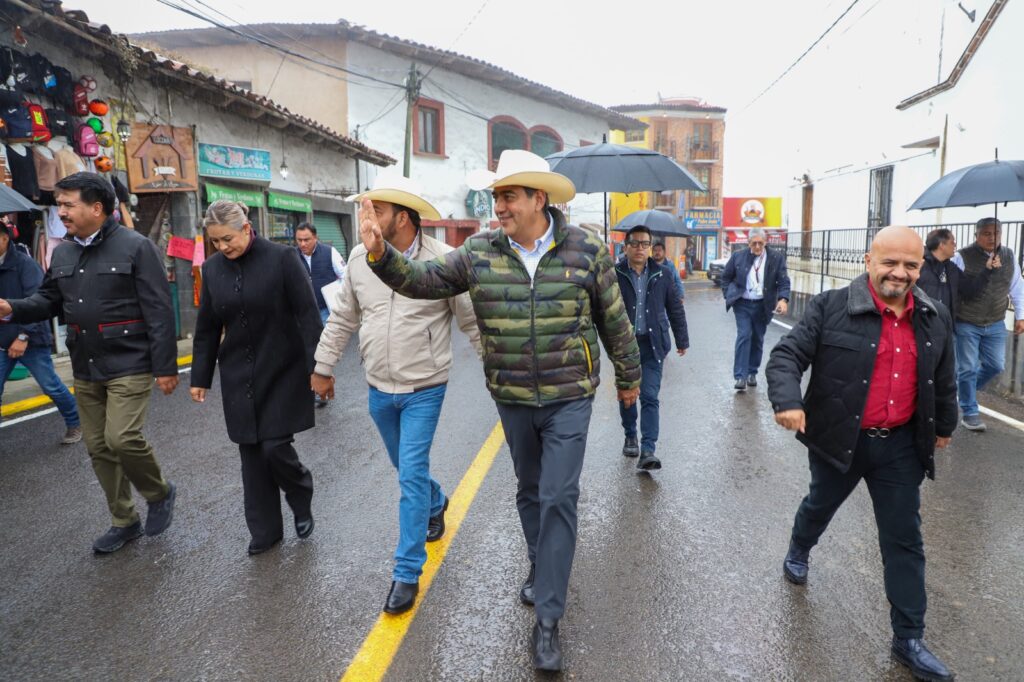 Sergio Salomón entregó rehabilitación de carretera Tetela de Ocampo – Cuautempan