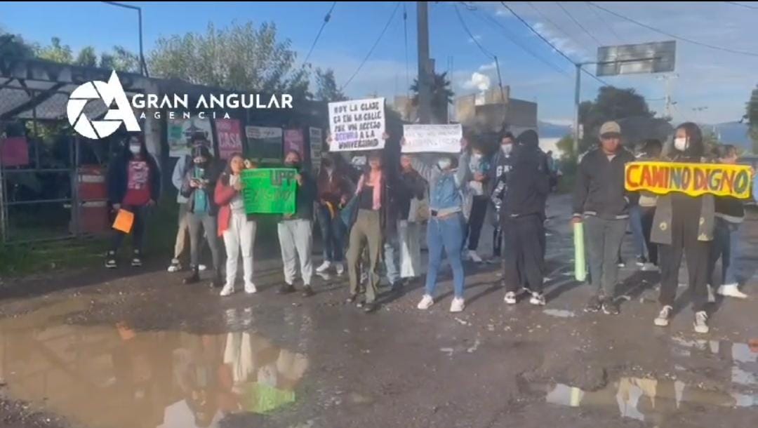 Video: Jóvenes de la Universidad Politécnica de Puebla exigen calles dignas