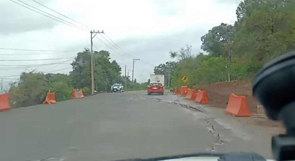 Se forma grieta en carretera Tenango-Tenancingo