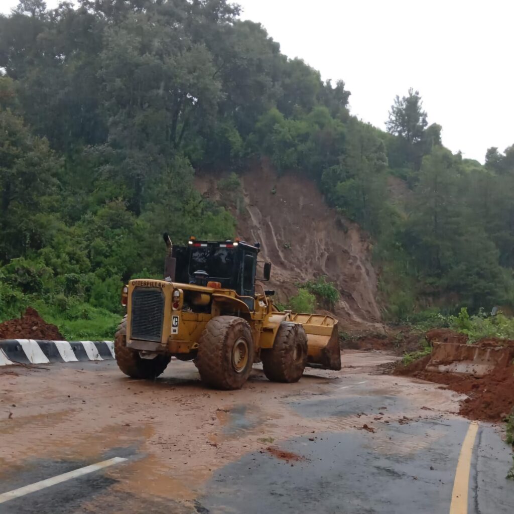 Cierran autopista Tenango-Ixtapan de la Sal por deslave