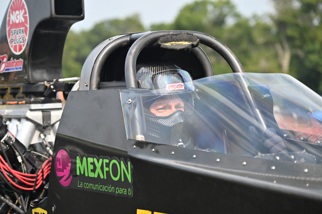 El piloto Julio Rodríguez, consiguió licencia para participar en la NHRA