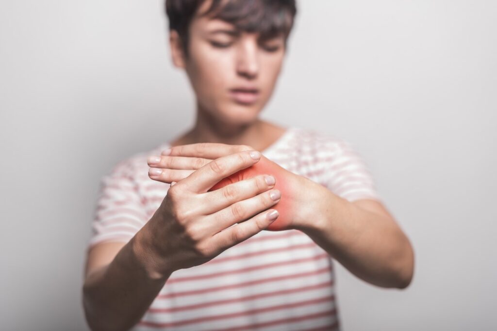 Menores no deben jugar con pirotecnia durante fiestas patrias; causan quemaduras graves e incluso amputaciones