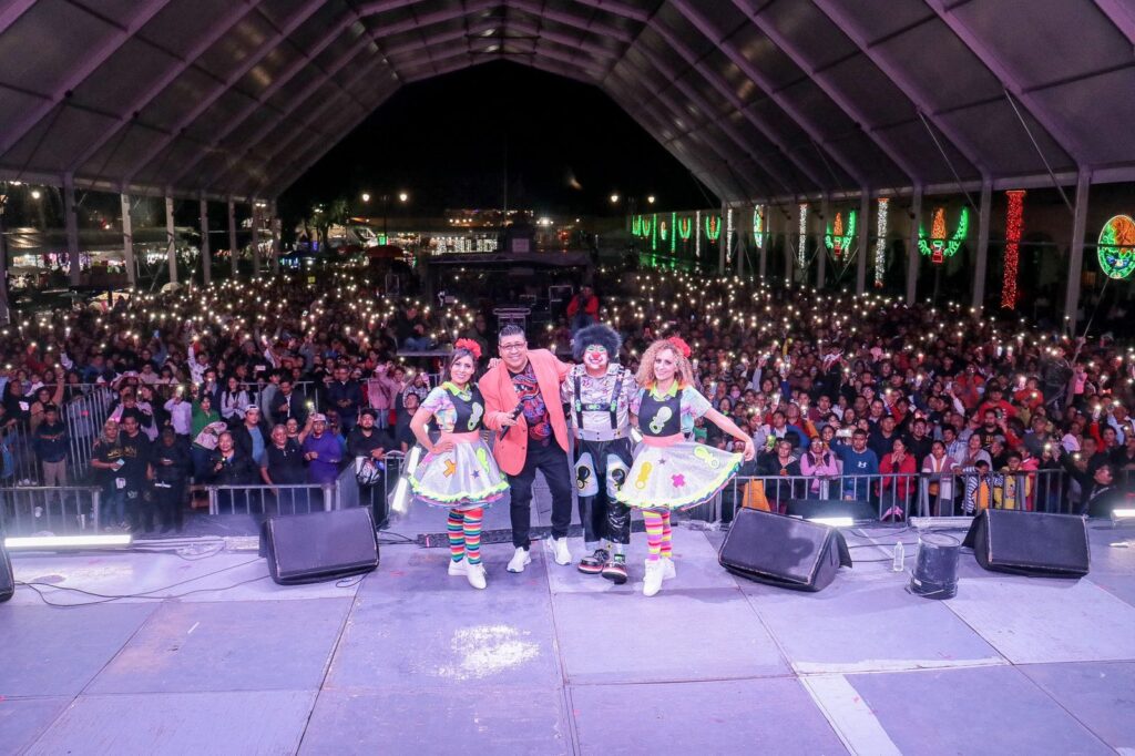 Noche de risas con Chuponcito en la feria de San Pedro Cholula